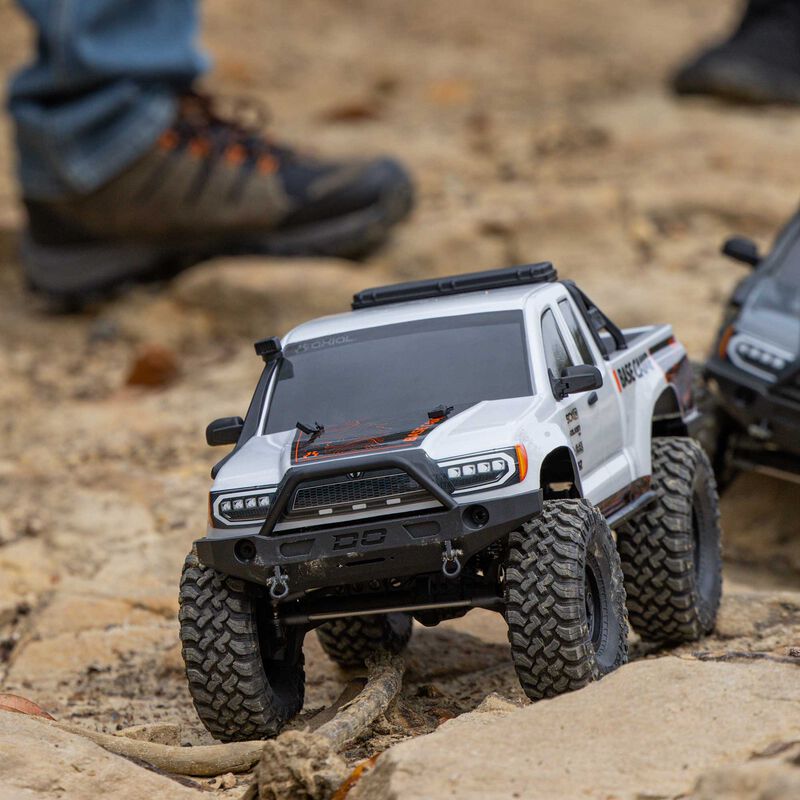 1/10 SCX10 III Base Camp 4X4 Rock Crawler Brushed RTR, White - Xtreme RC