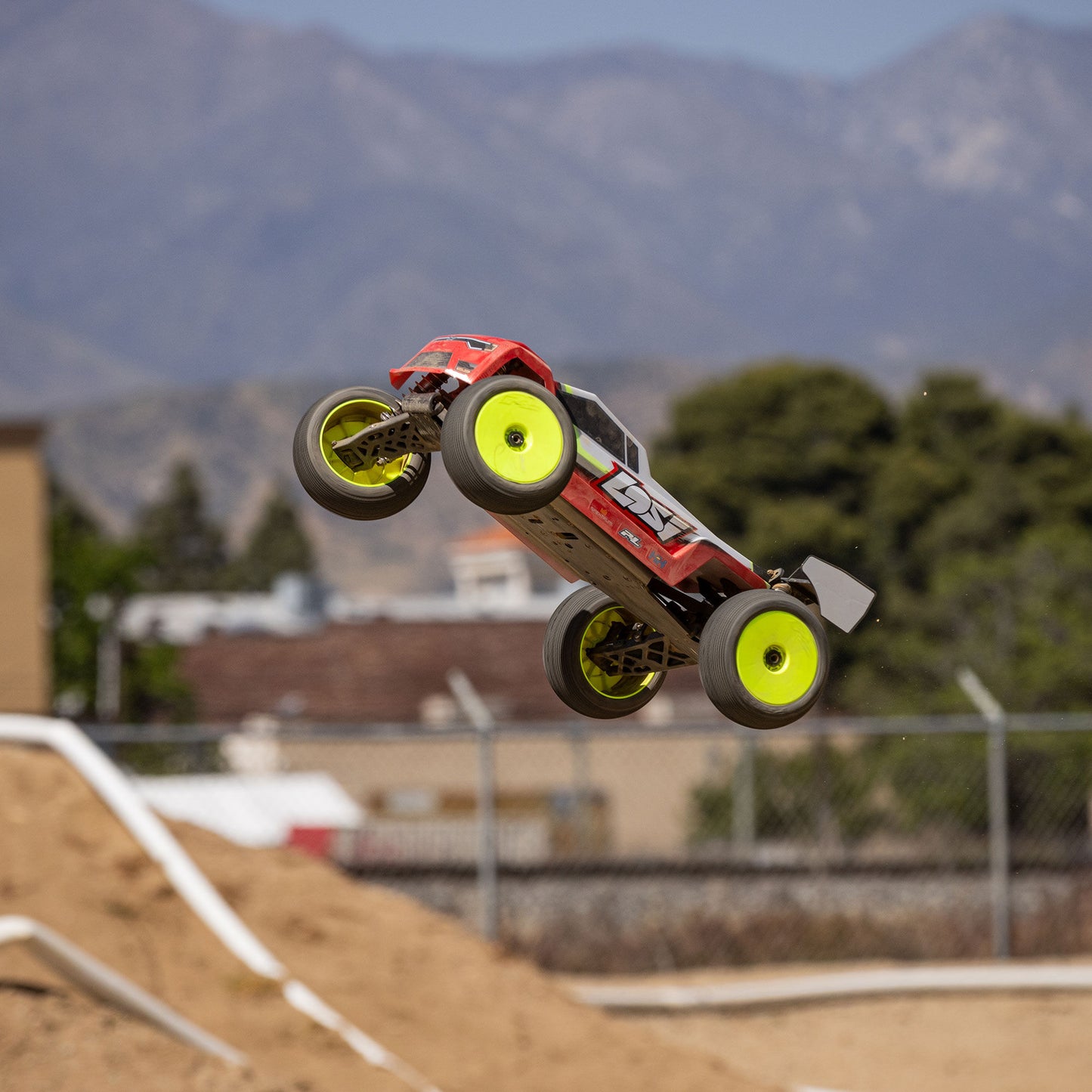 8IGHT-XTE Electric RTR: 1/8 4WD Truggy - Xtreme RC