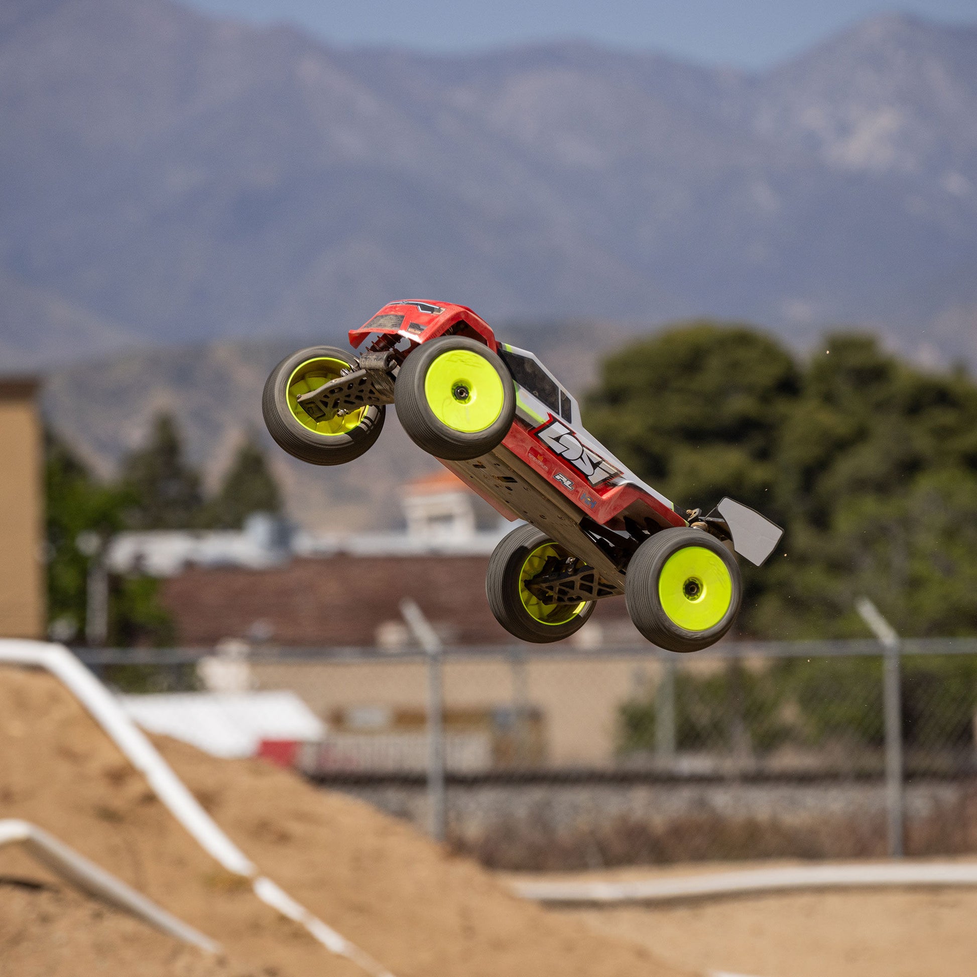 8IGHT-XTE Electric RTR: 1/8 4WD Truggy - Xtreme RC