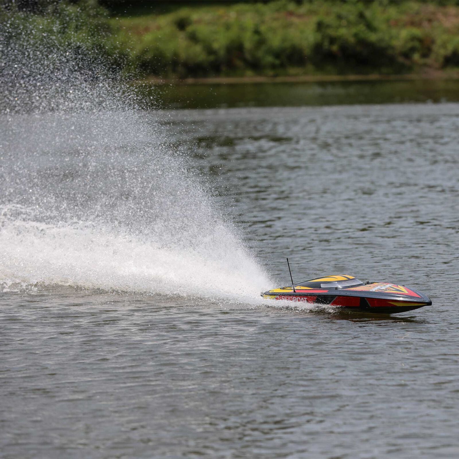 Sonicwake V2 36" Self-Righting, BL, Black: RTR - Xtreme RC