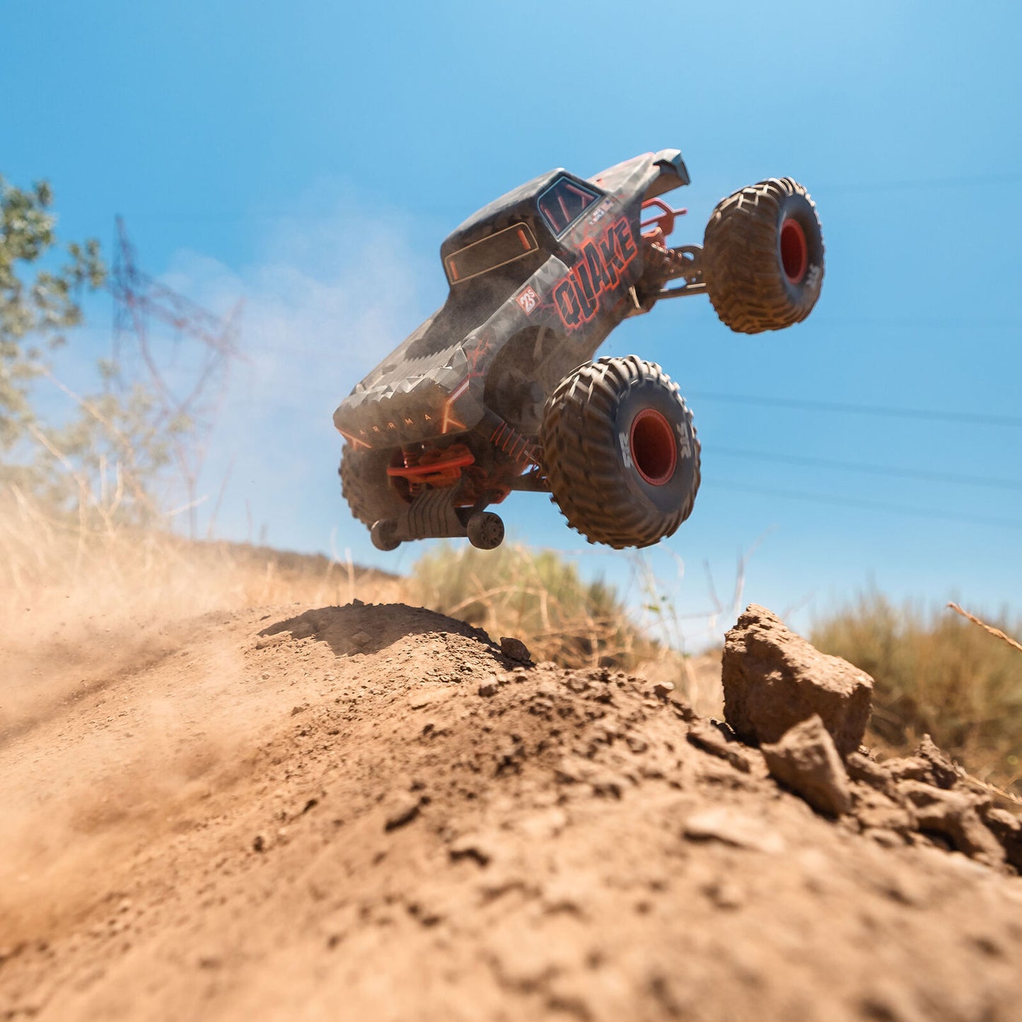 1/10 QUAKE 223S 2WD RTR Brushless Monster Truck, Green