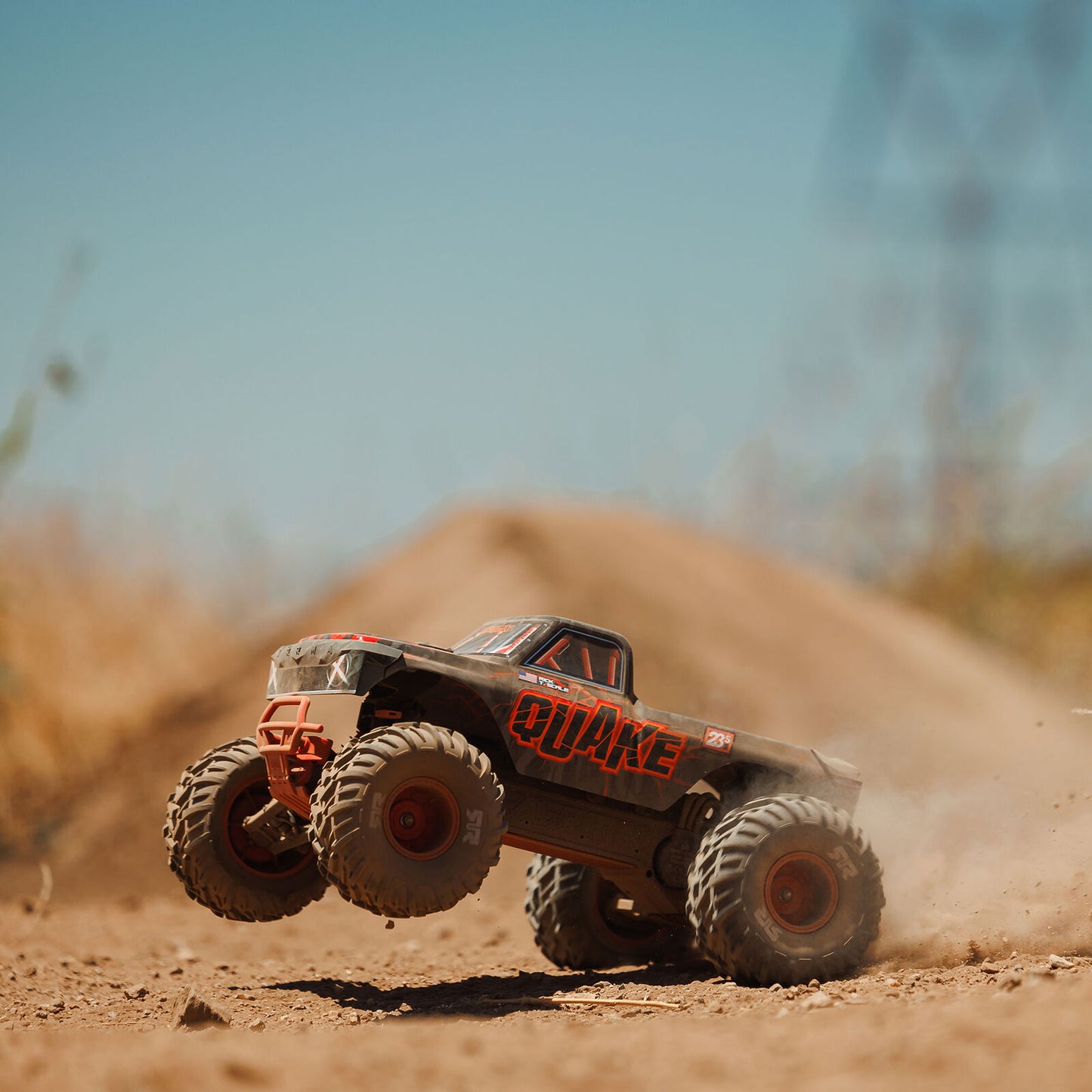1/10 QUAKE 223S 2WD RTR Brushless Monster Truck, Green