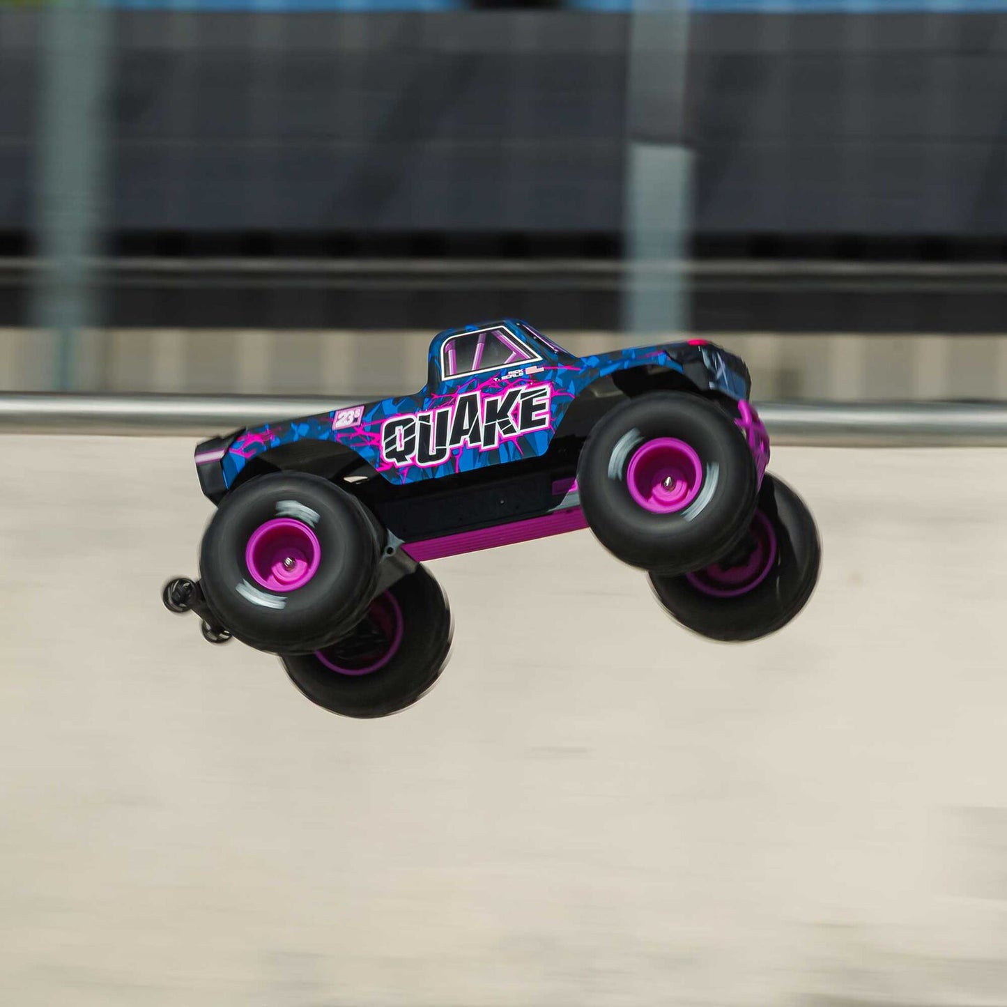 1/10 QUAKE 223S 2WD RTR Brushless Monster Truck, Green