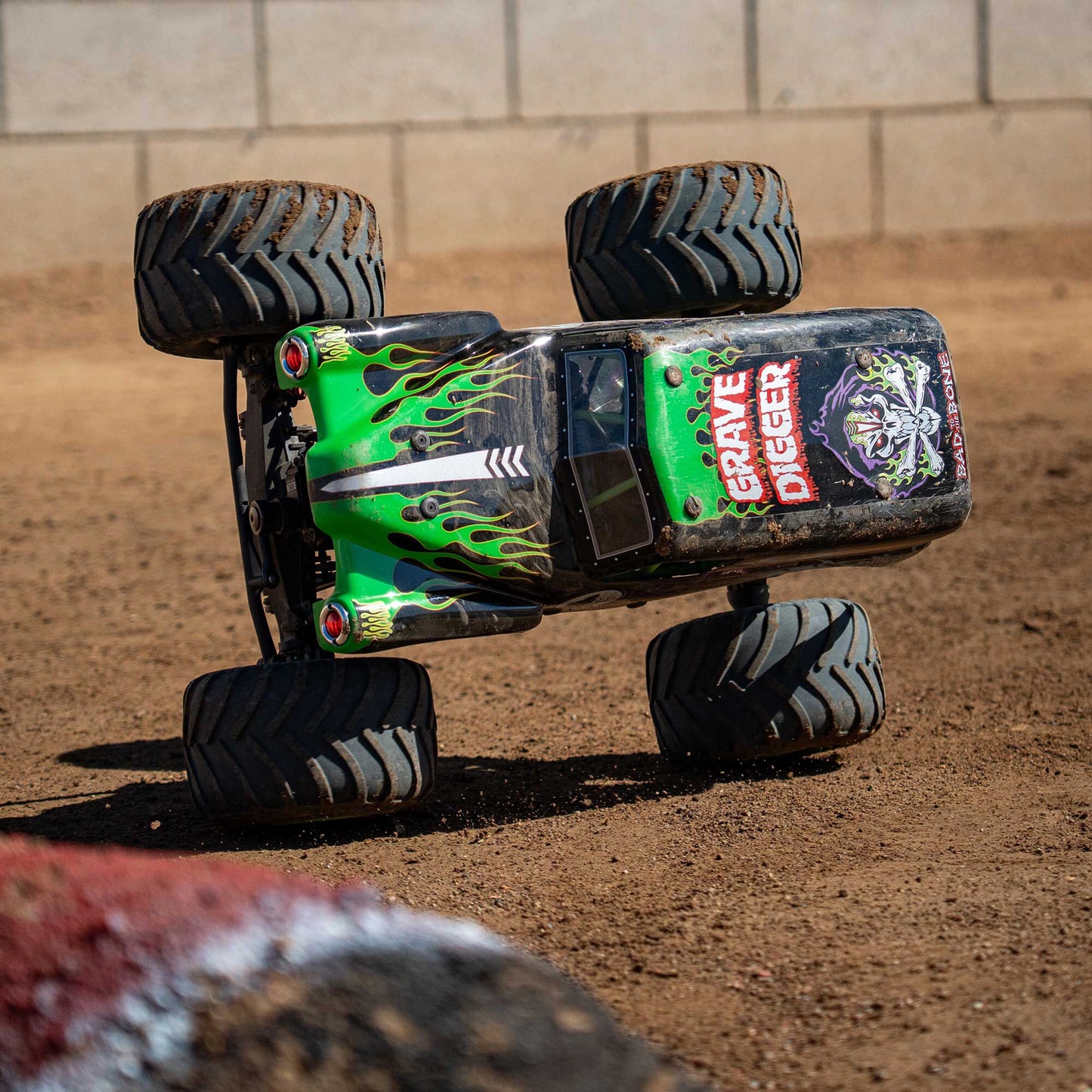 LMT 2.0: 4wd Solid Axle Monster Truck RTR - Grave Digger - Xtreme RC