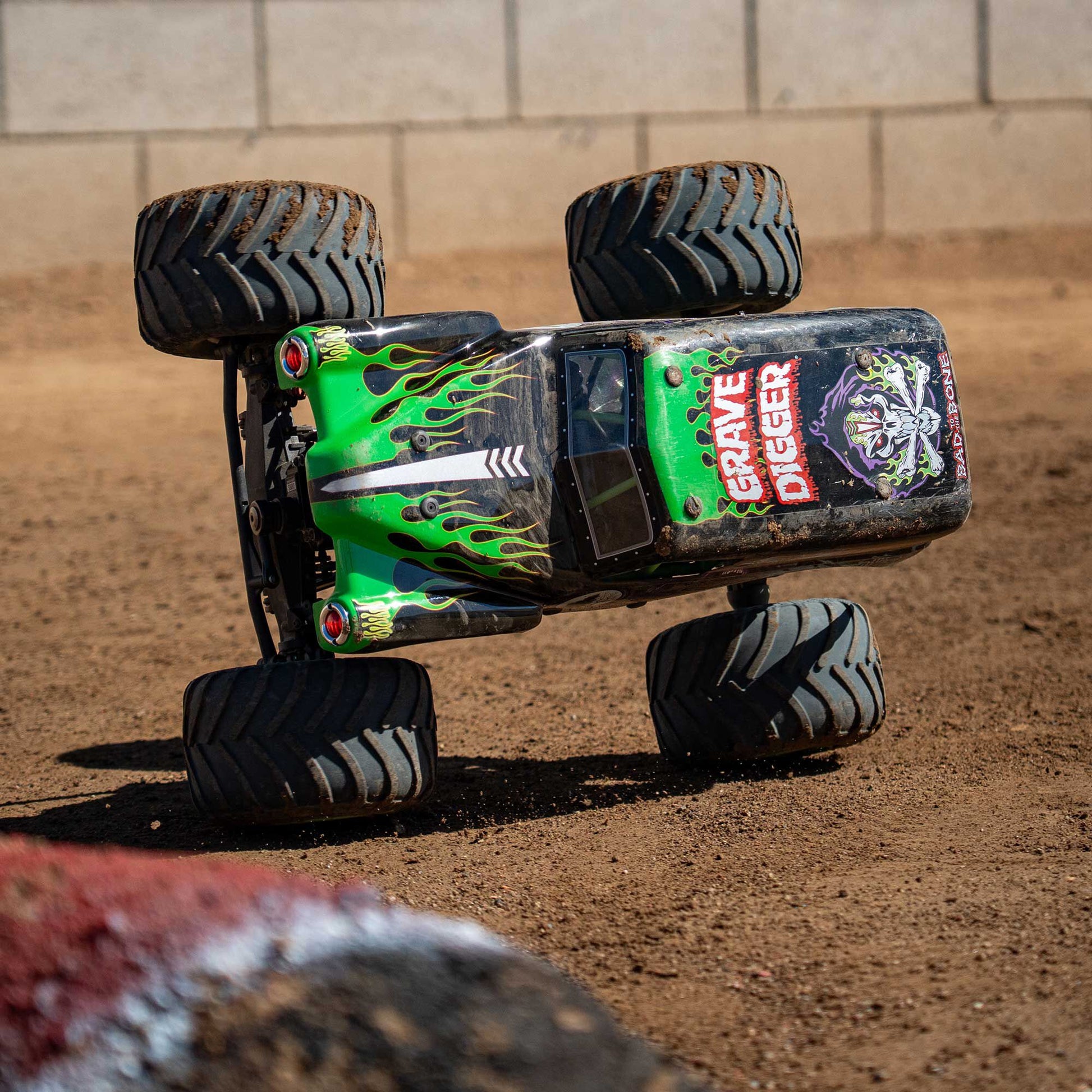 LMT 2.0: 4wd Solid Axle Monster Truck RTR - Grave Digger - Xtreme RC