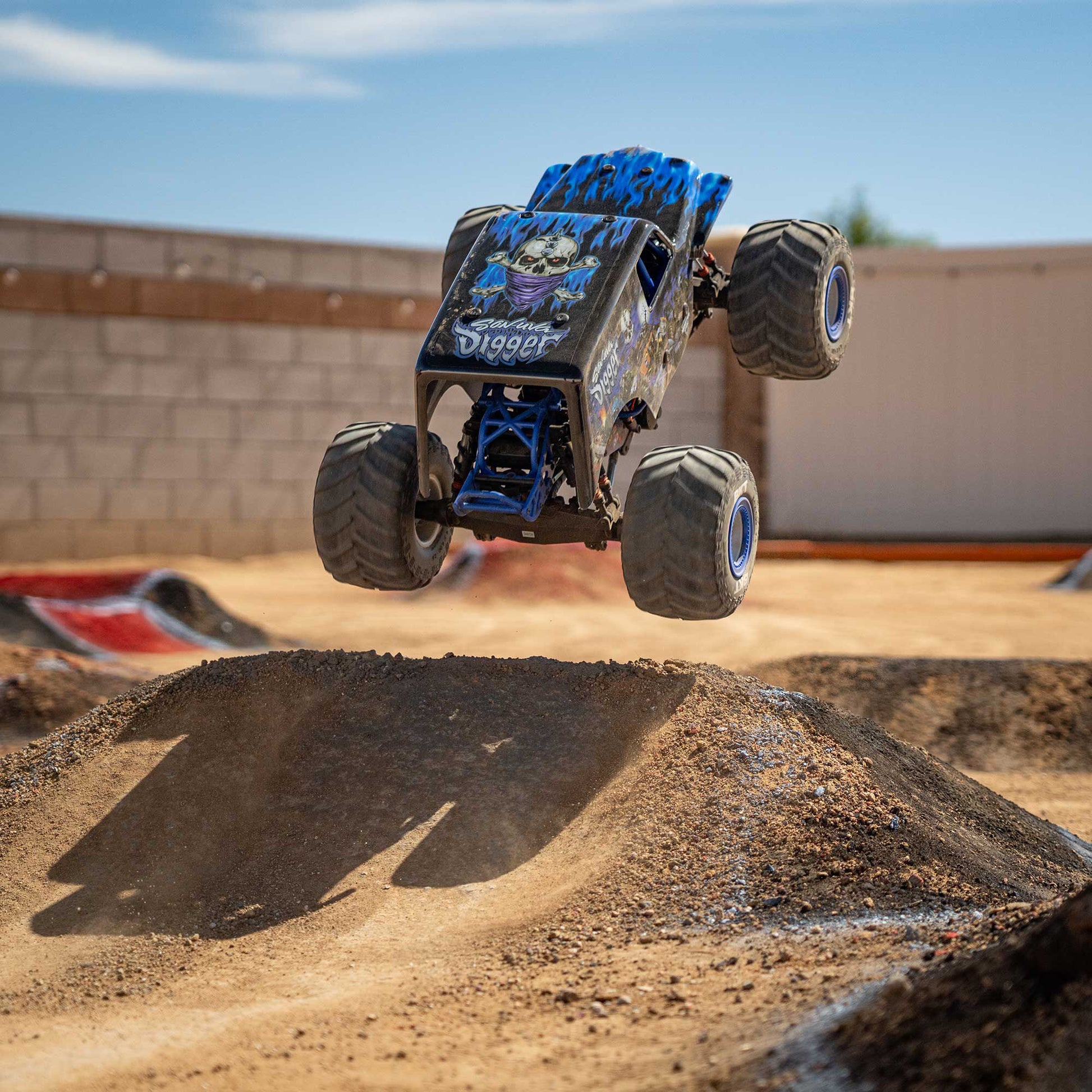 LMT 2.0: 4wd Solid Axle Monster Truck RTR - Son-Uva Digger - Xtreme RC