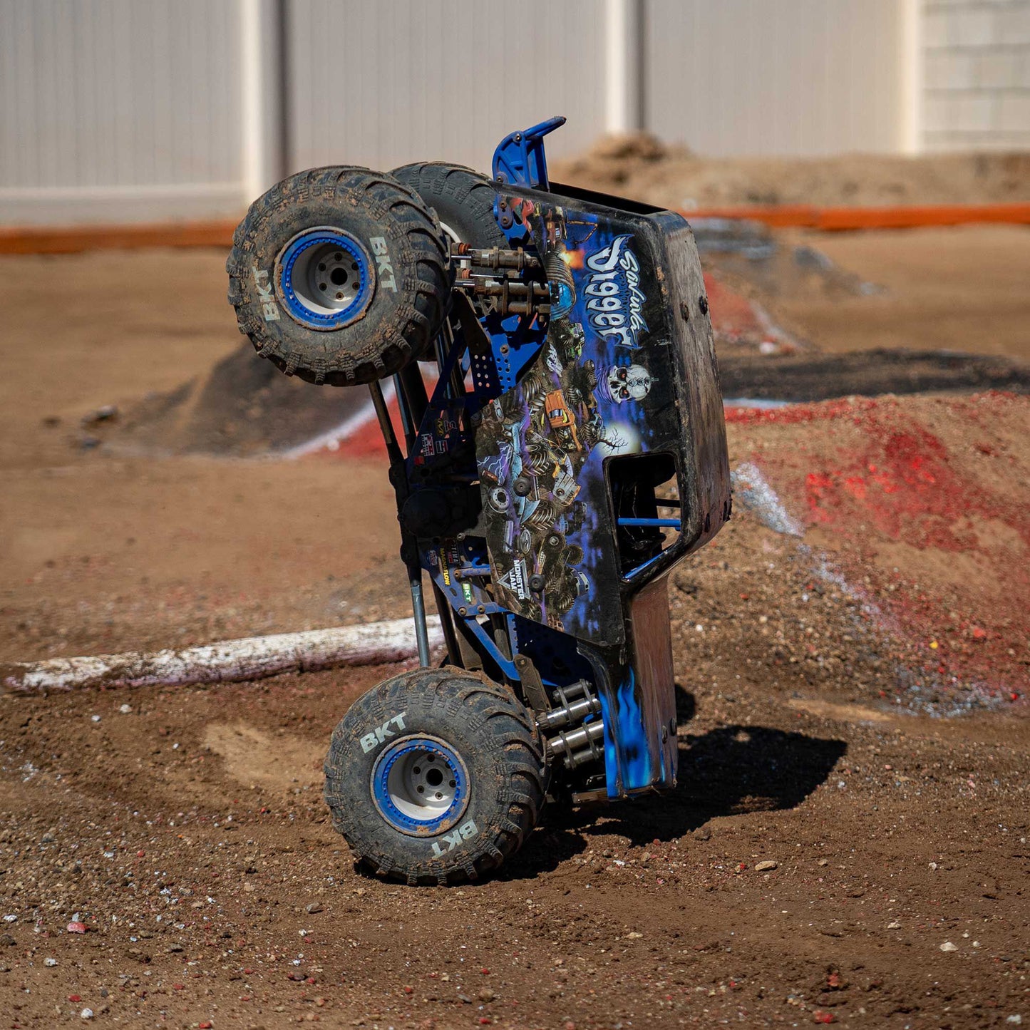 LMT 2.0: 4wd Solid Axle Monster Truck RTR - Son-Uva Digger - Xtreme RC